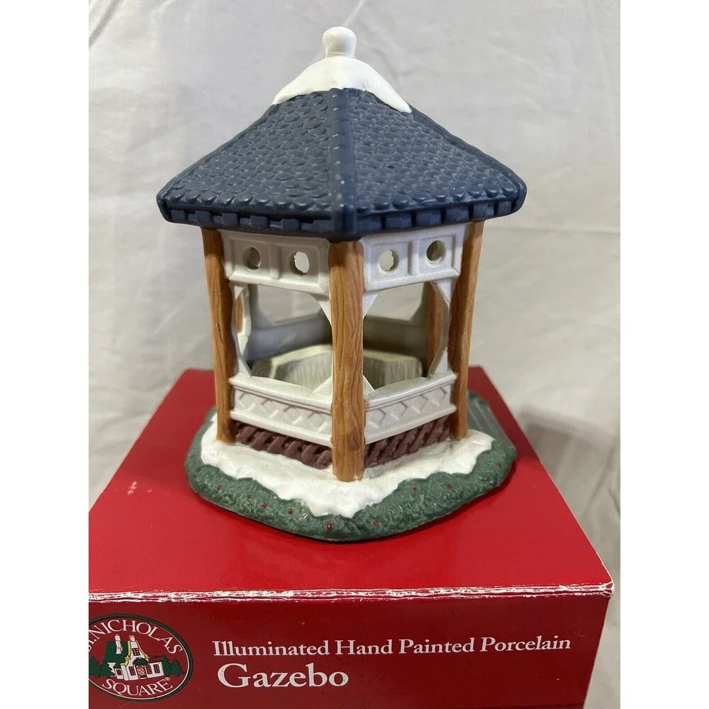 ST. NICHOLAS SQUARE TOWN SQUARE CHRISTMAS VILLAGE GAZEBO